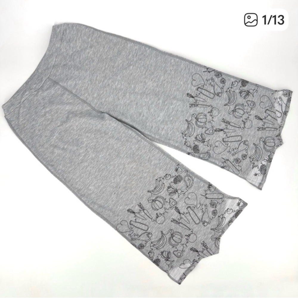 inoah Grey French Terry Food Themed Pointed Hem Pull-On Capri Pants, Medium